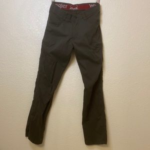 32x32 wrangler olive green outdoor pants.
